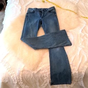 H&M sz. 4 distressed flare jean